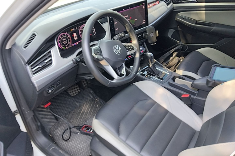 Volkswagen Bora 2023 car image #22
