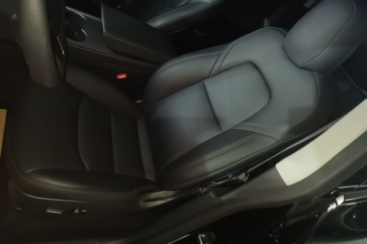 Tesla Model Y 2021 #15 Tesla Model Y 2021 car image #15