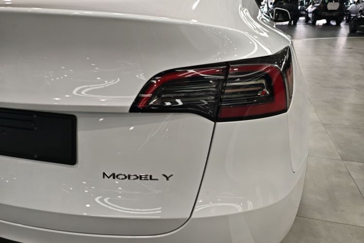 Tesla Model Y 2023 #8 Tesla Model Y 2023 immagine di auto #8