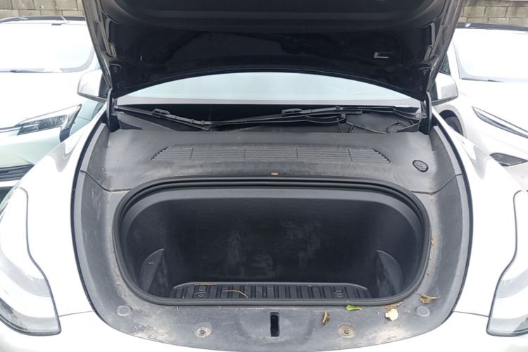 Tesla Model Y 2022 car image #20