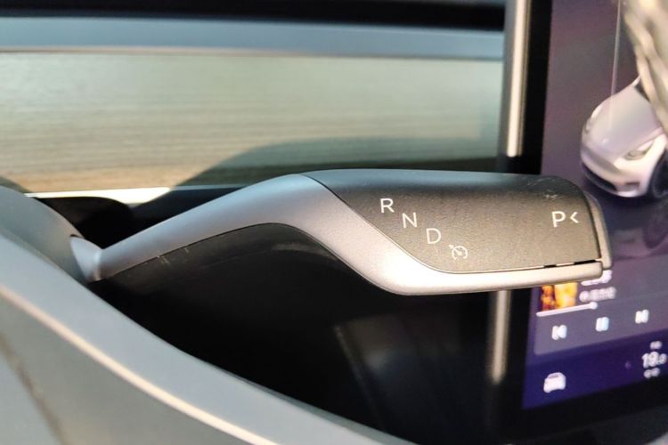 Tesla Model Y 2022 #14 Tesla Model Y 2022 car image #14