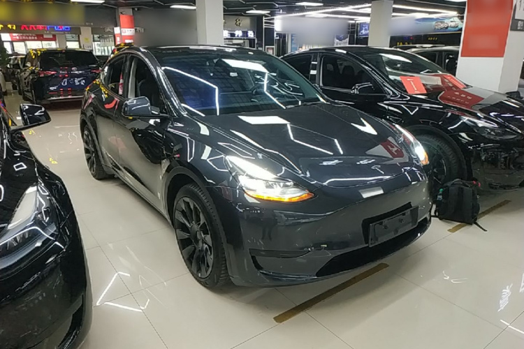 Tesla Model Y 2024 #4 Tesla Model Y 2024 car image #4