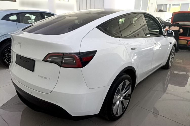 Tesla Model Y 2021 #7 Tesla Model Y 2021 car image #7