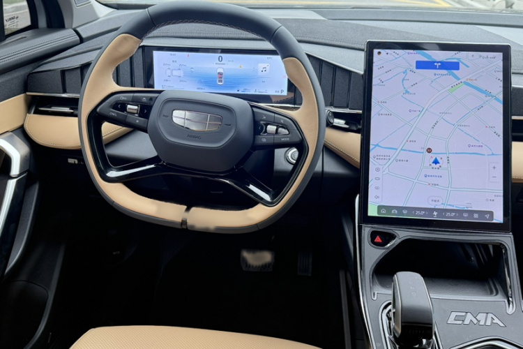 GEELY Boyue L 2024 car image #10