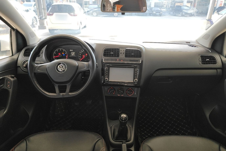 Volkswagen Polo 2016 car image #10