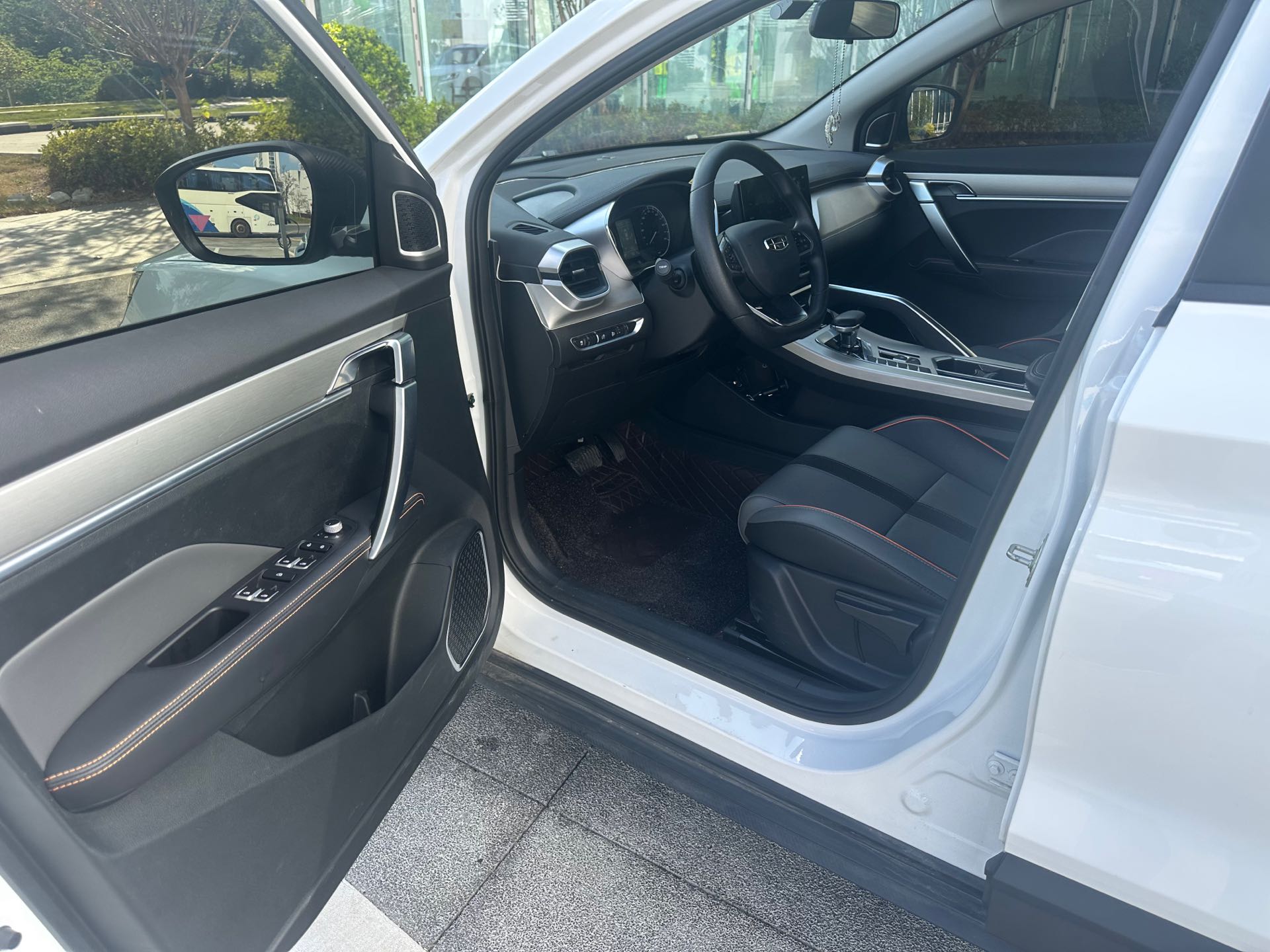 GEELY Coolray 2025 #5 GEELY Coolray 2025 car image #5