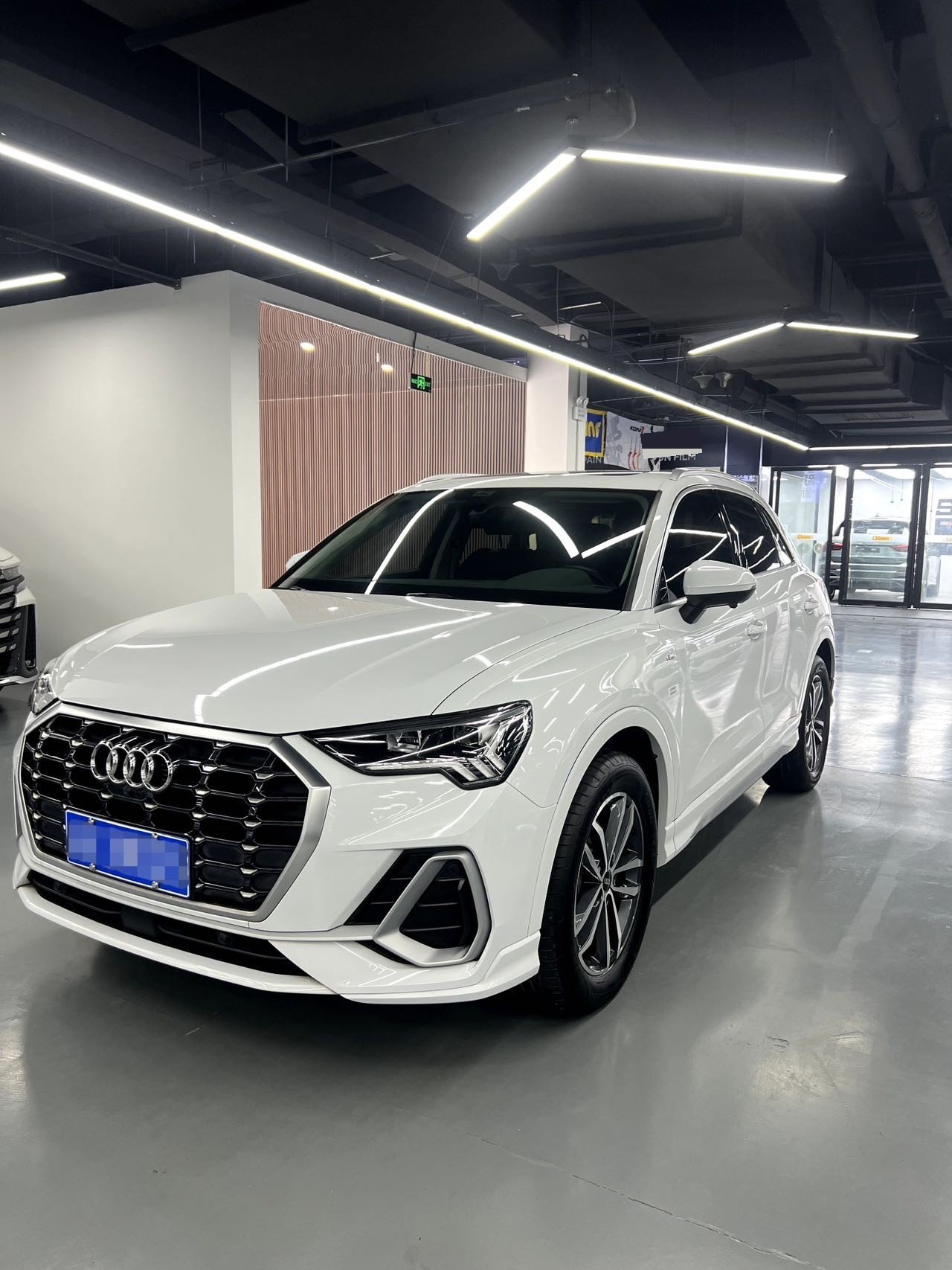Audi Q3 2023 immagine di auto 