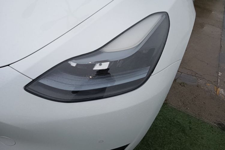 Tesla Model Y 2023 car image #23