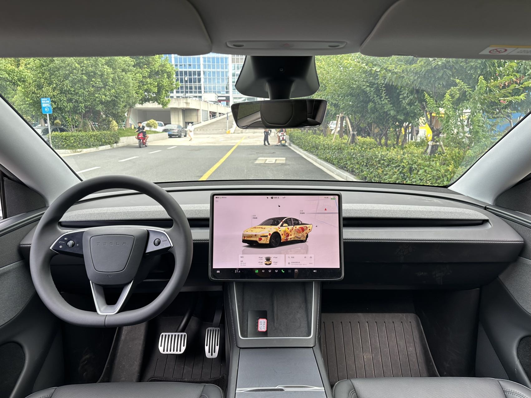 Tesla Model Y 2025 car image #18