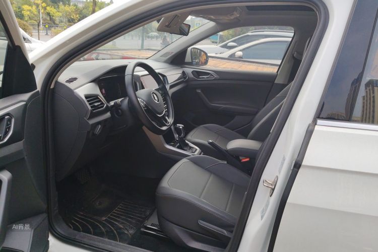 Volkswagen T-Cross 2021 #17 Volkswagen T-Cross 2021 car image #17
