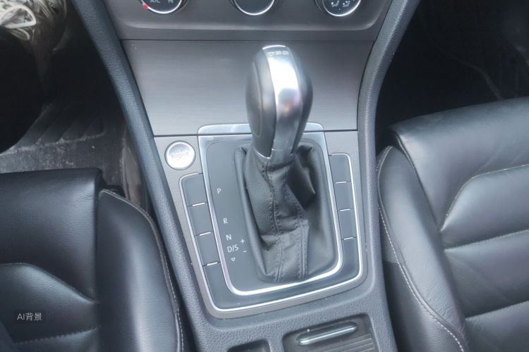 Volkswagen Golf 2015 car image #16