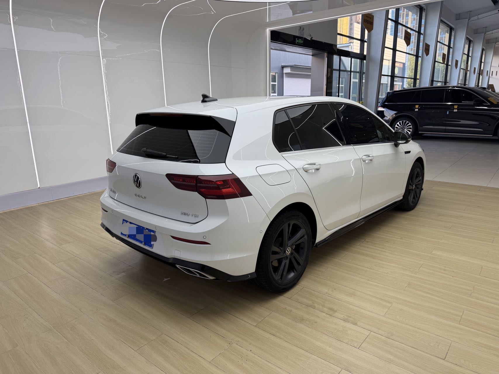 Volkswagen Golf 2022 car image #2