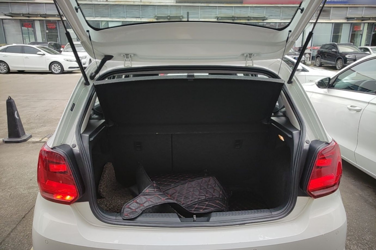 Volkswagen Polo 2017 #19 Volkswagen Polo 2017 car image #19