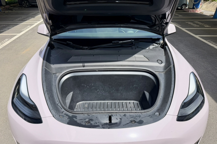 Tesla Model Y 2022 car image #27