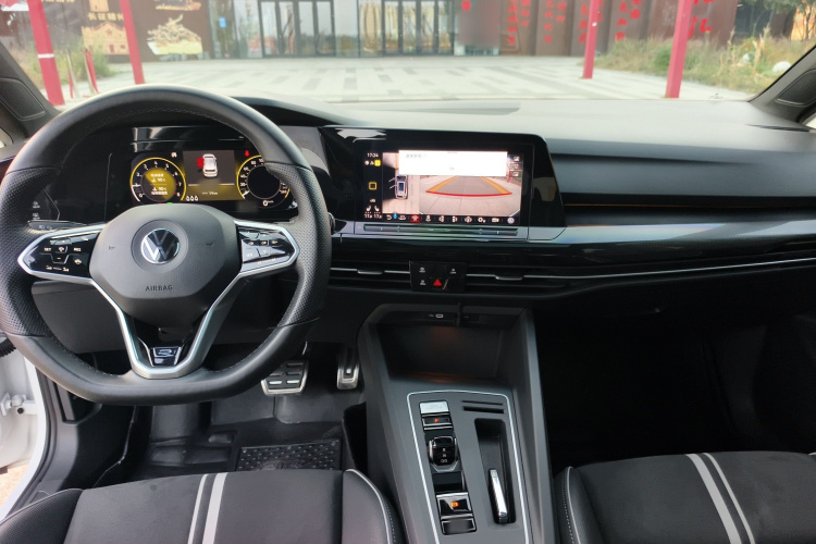 Volkswagen Golf 2021 car image #14