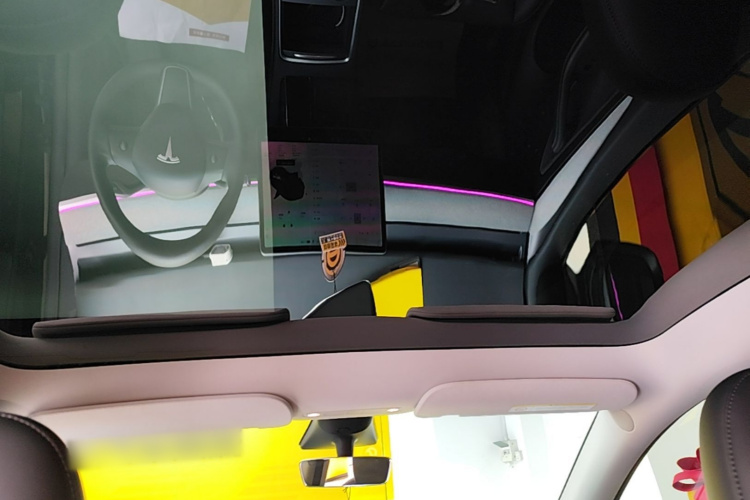 Tesla Model Y 2023 car image #18