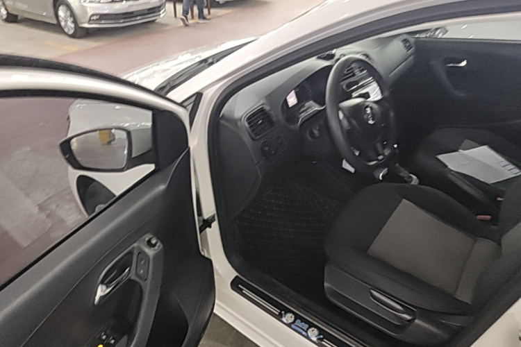 Volkswagen Polo 2017 #16 Volkswagen Polo 2017 car image #16