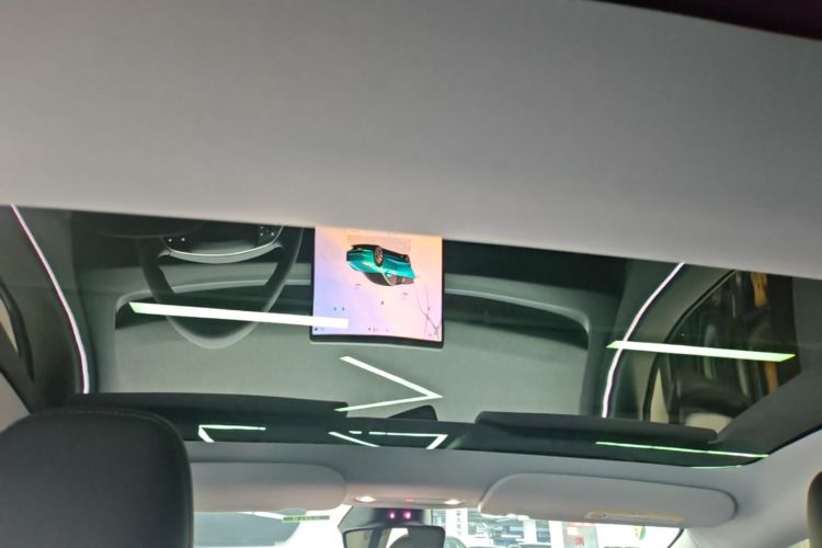 Tesla Model 3 2024 car image #20