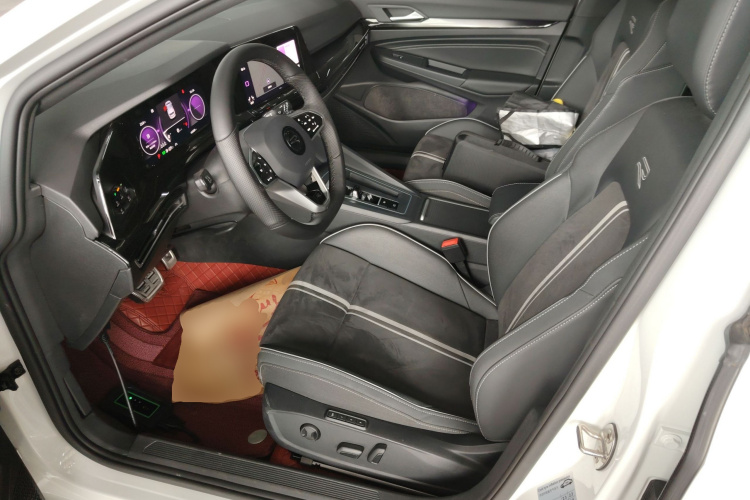Volkswagen Golf 2023 car image #16