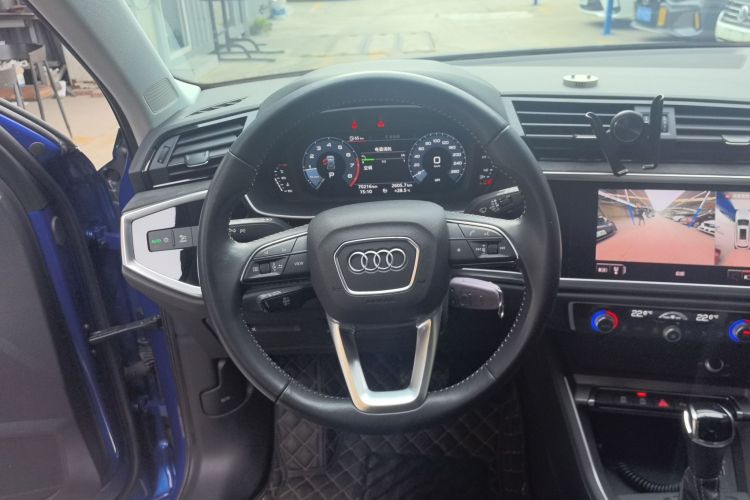 Audi Q3 2021 car image #14