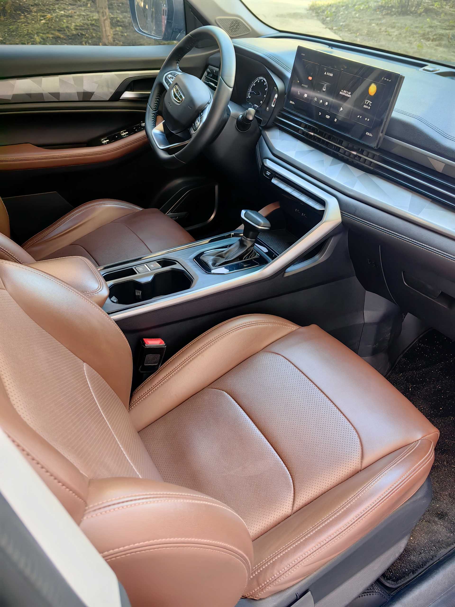 GEELY Vision X6 2023 car image #5