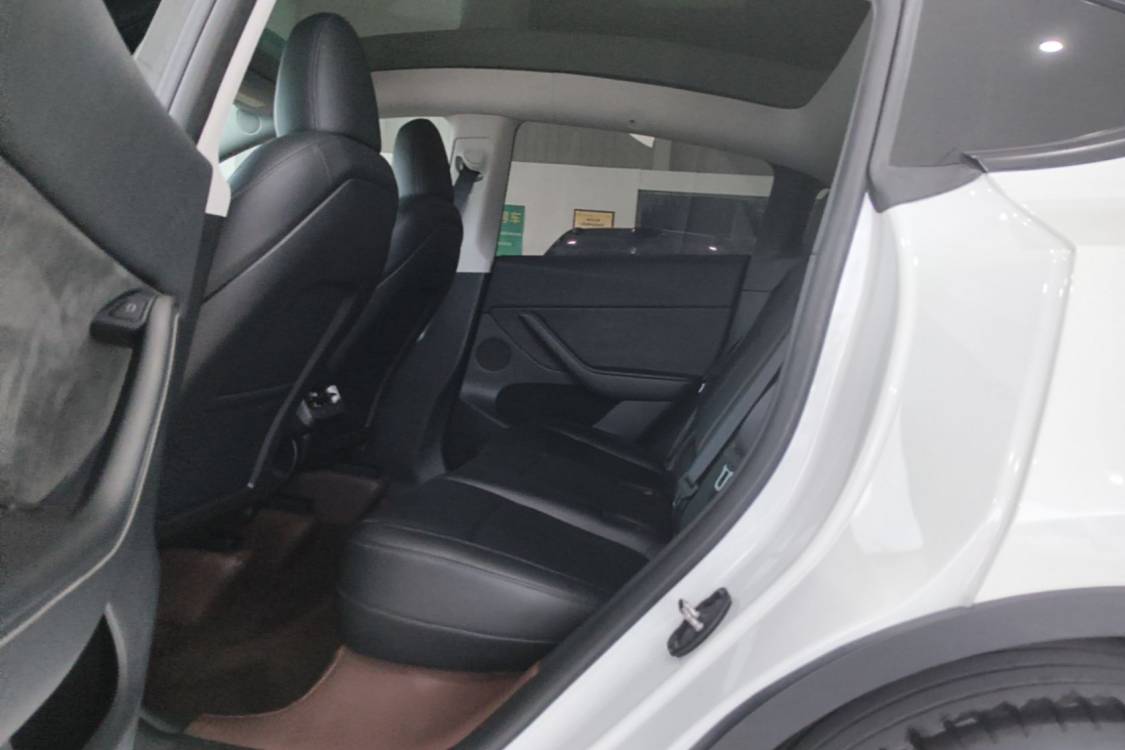 Tesla Model Y 2024 #13 Tesla Model Y 2024 car image #13