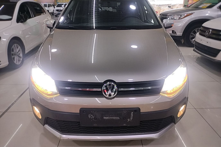 Volkswagen Polo 2016 car image #3