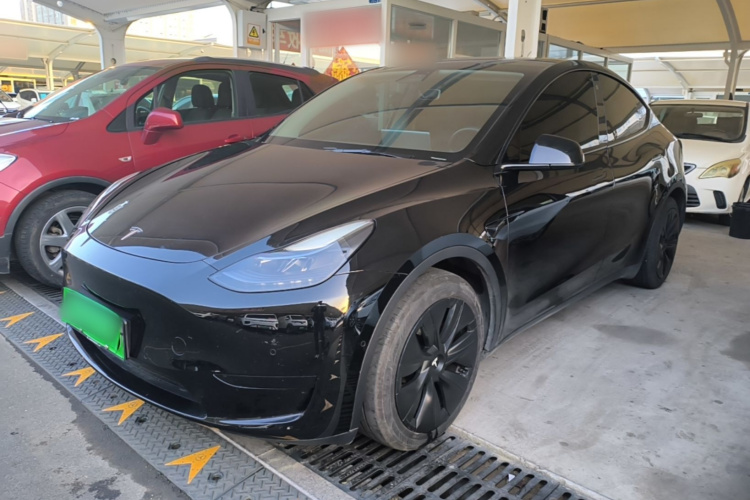 Tesla Model Y 2022 صورة سيارة #2