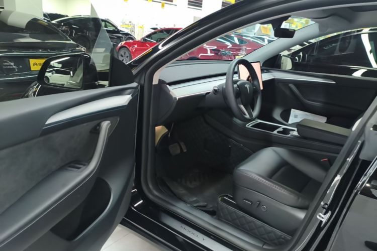 Tesla Model Y 2024 #16 Tesla Model Y 2024 car image #16