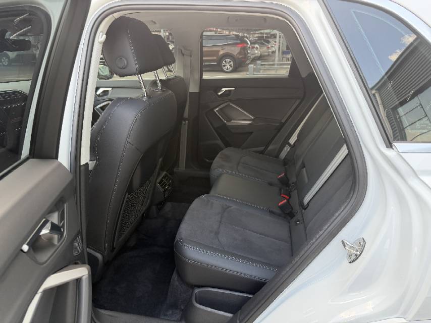 Audi Q3 2023 car image #13