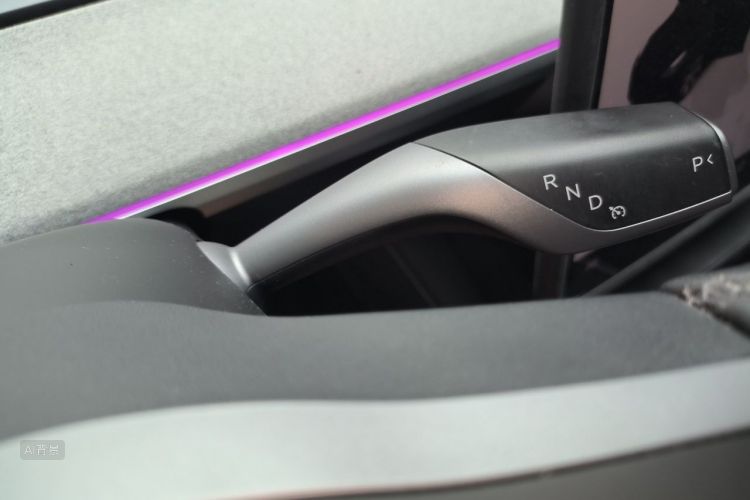 Tesla Model Y 2023 #16 Tesla Model Y 2023 car image #16