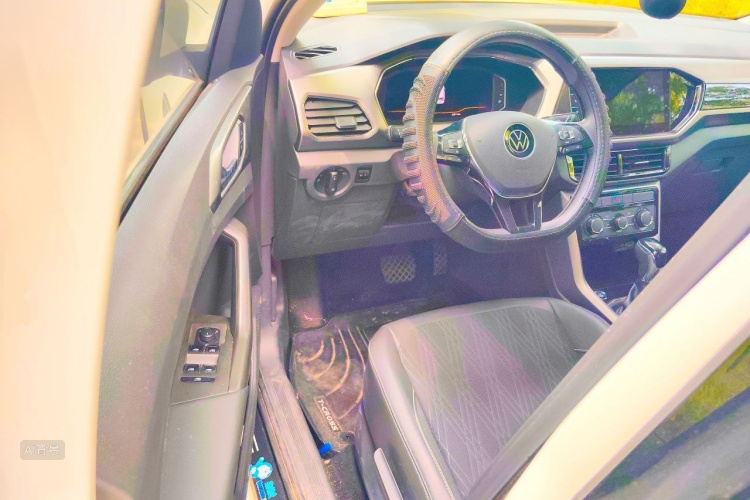 Volkswagen T-Cross 2021 car image #18