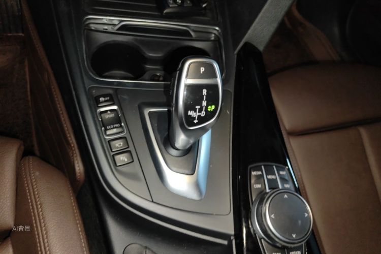 BMW 3 Series 2019 car image #16