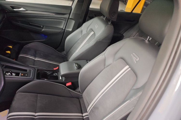 Volkswagen Golf 2021 car image #15