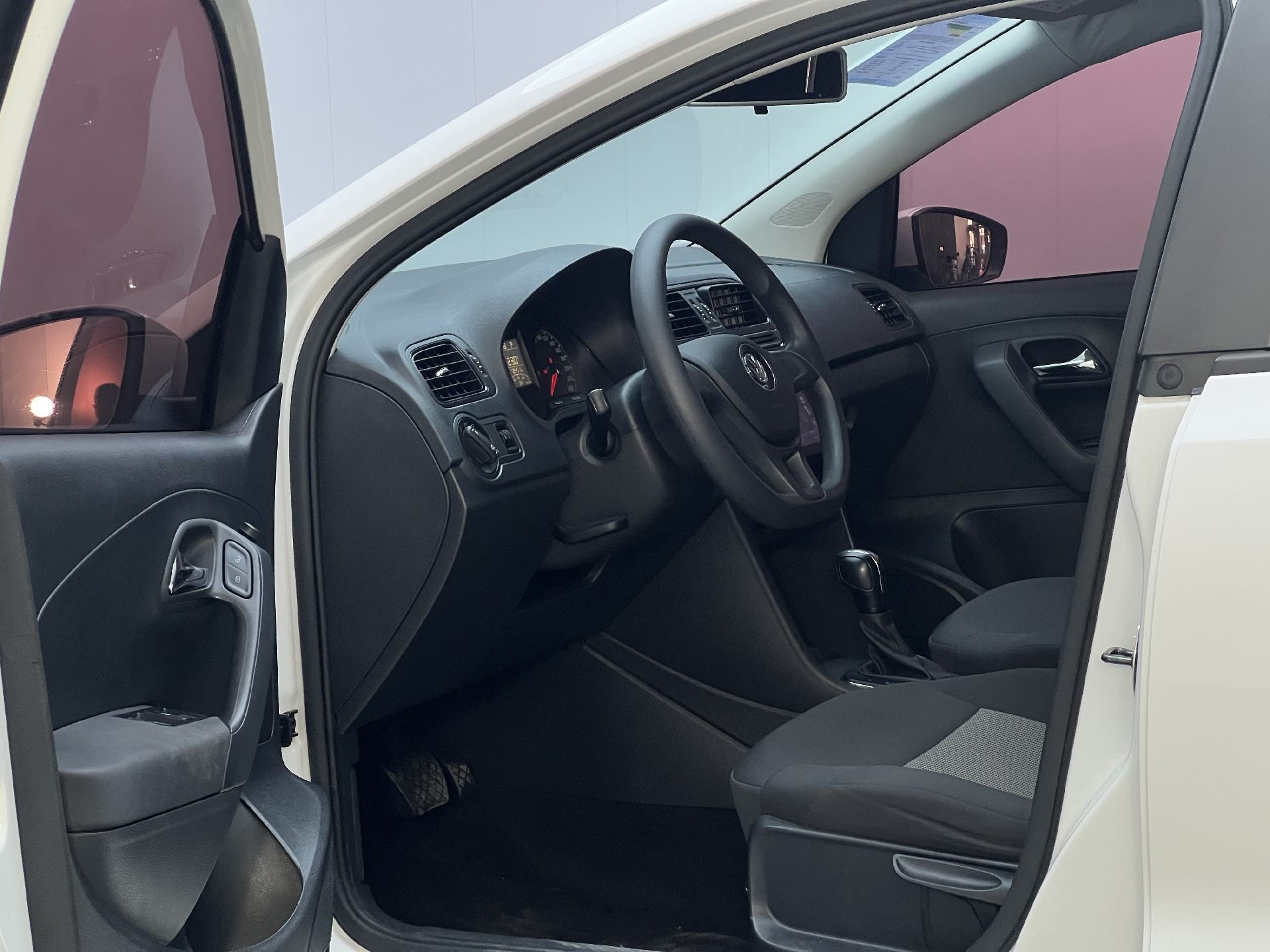 Volkswagen Polo 2018 immagine di auto #4