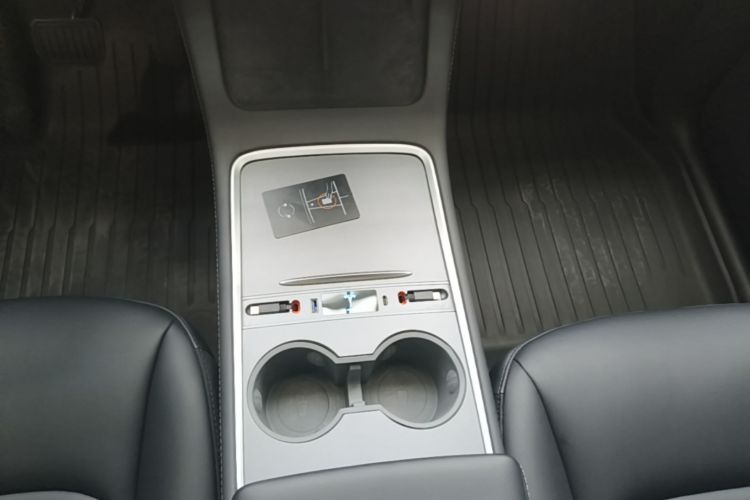 Tesla Model Y 2023 #14 Tesla Model Y 2023 car image #14