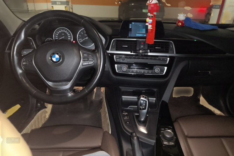 BMW 3 Series 2018 car image #11