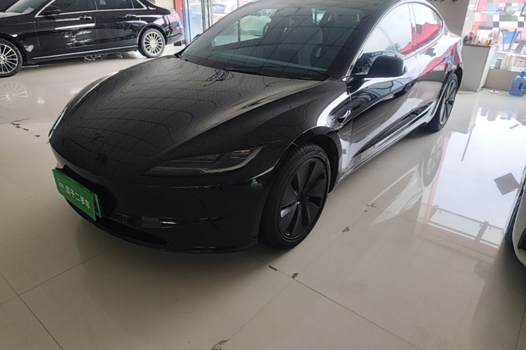 Tesla Model 3 2026 immagine di auto #2