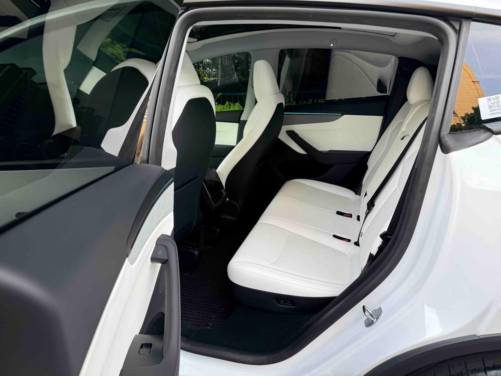 Tesla Model Y 2025 car image #14