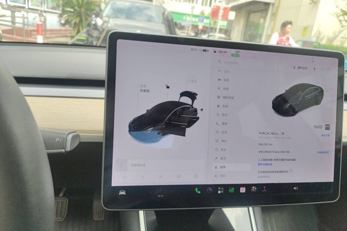 Tesla Model 3 2020 car image #24