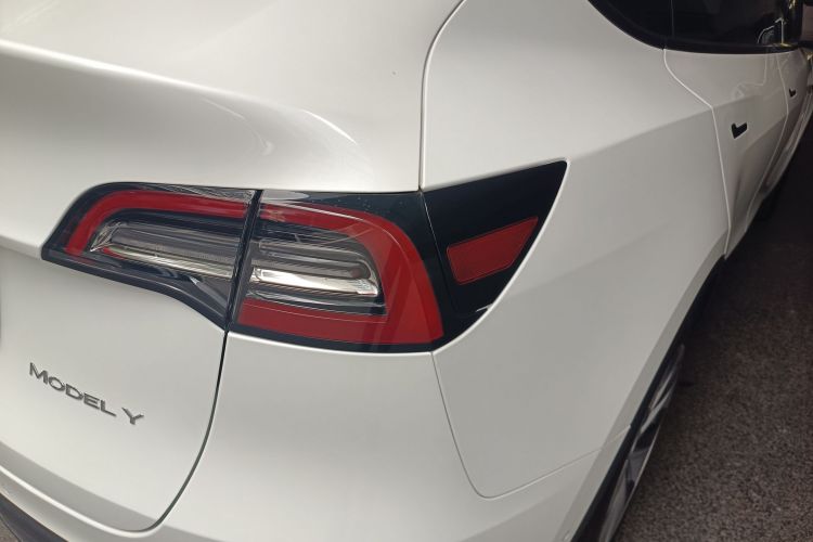 Tesla Model Y 2022 #8 Tesla Model Y 2022 car image #8