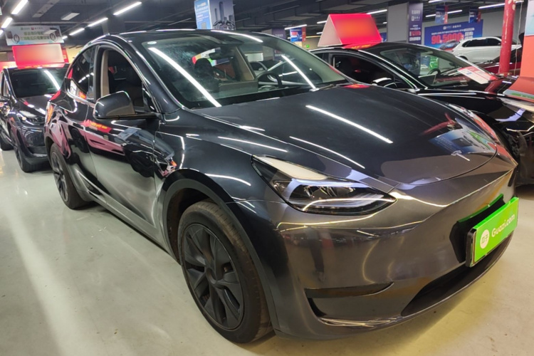 Tesla Model Y 2024 #4 Tesla Model Y 2024 car image #4