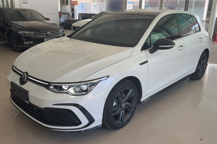 Volkswagen Golf 2022 car image #2