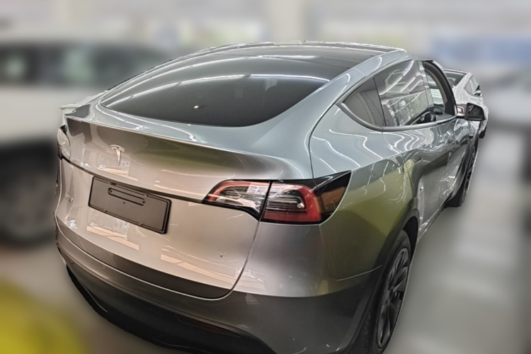 Tesla Model Y 2024 #5 Tesla Model Y 2024 car image #5