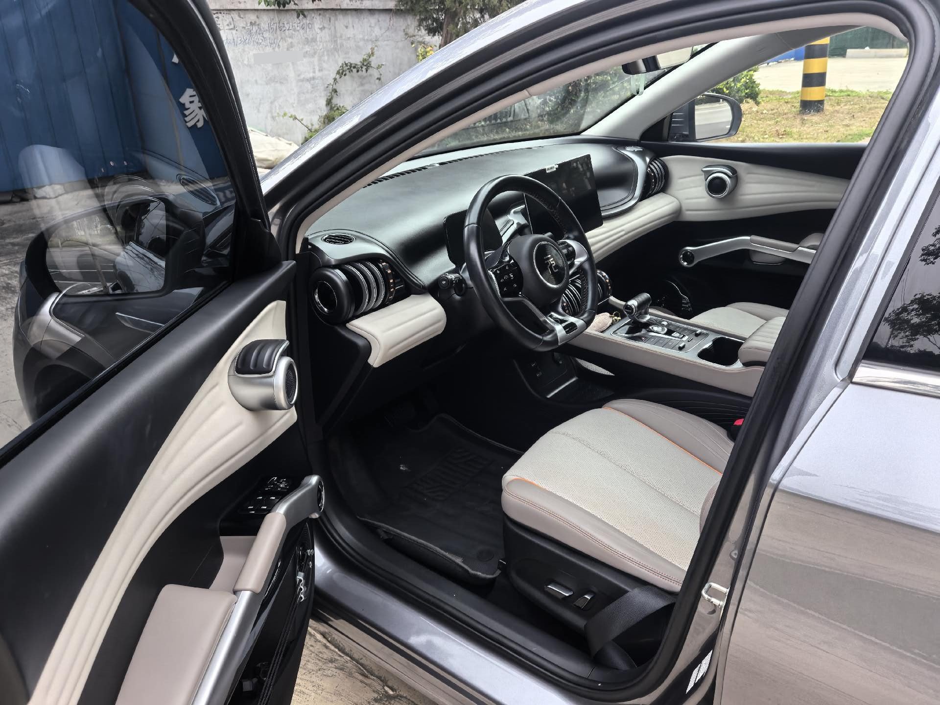 2025 car image #8
