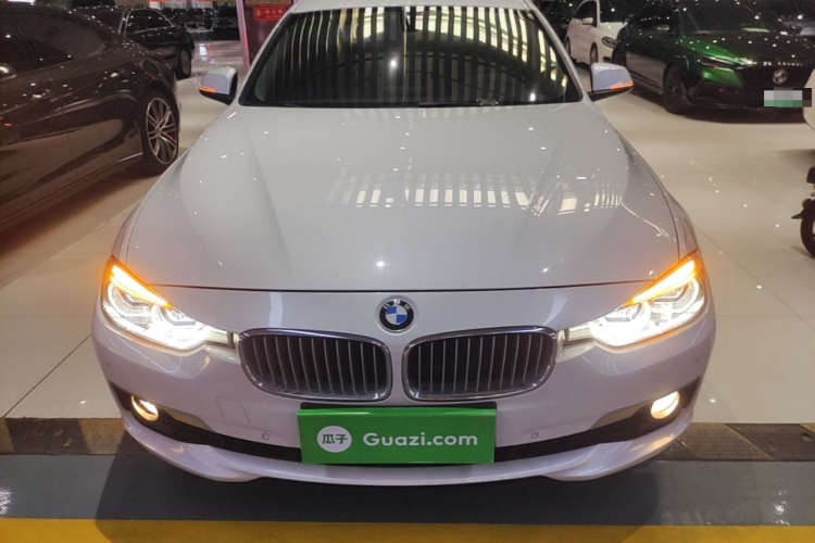 BMW 3 Series 2018 car image #3