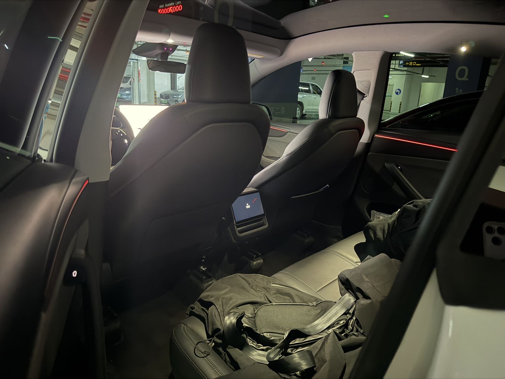 Tesla Model Y 2025 #6 Tesla Model Y 2025 car image #6