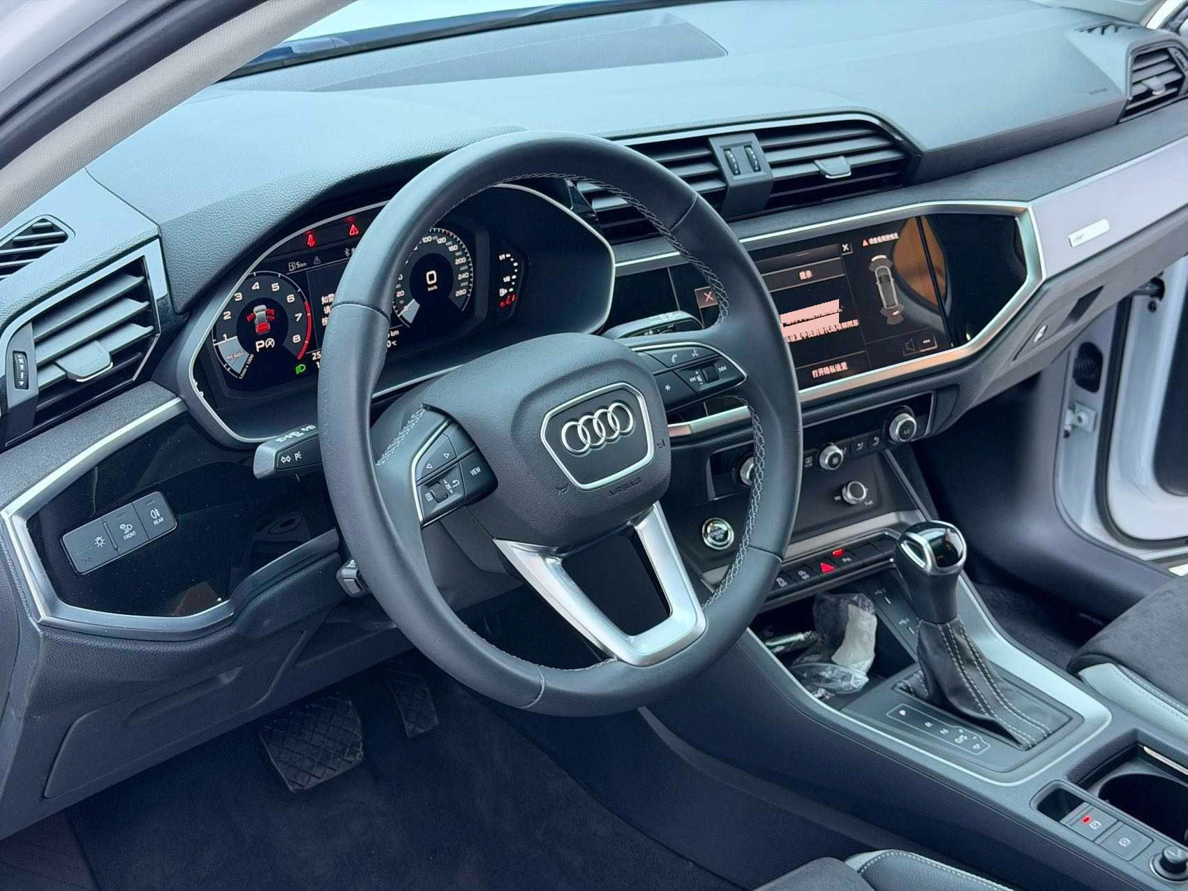 Audi Q3 2022 car image #7