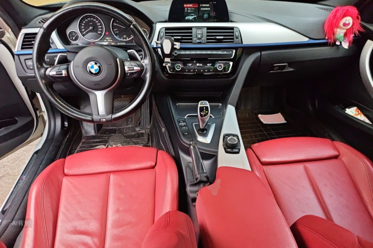 BMW 3 Series 2019 car image #11