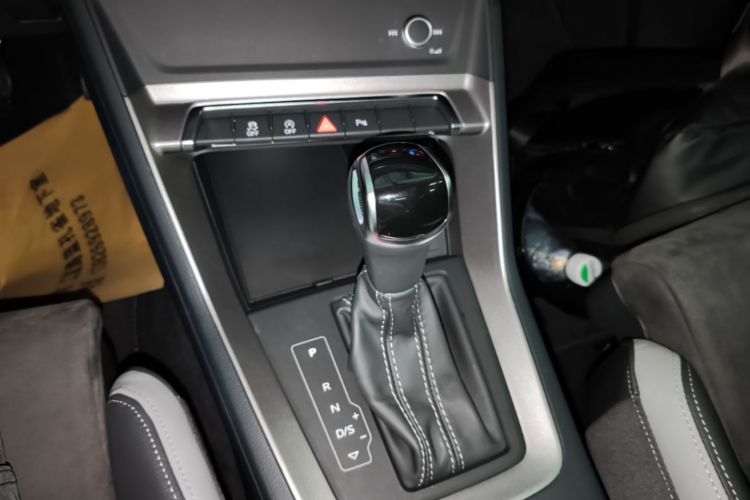 Audi Q3 2021 car image #14